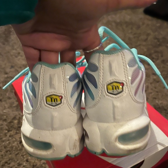 Nike airmax 97 BG. Worn a few times. Flaws shown above. Offers always welcomed ! - Picture 5 of 5